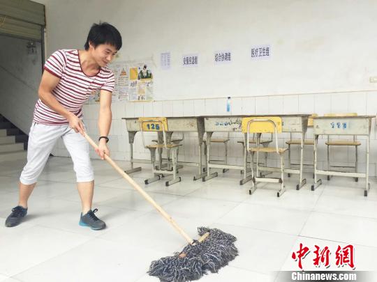 甘肅小夥放棄返鄉留在湖北救災
