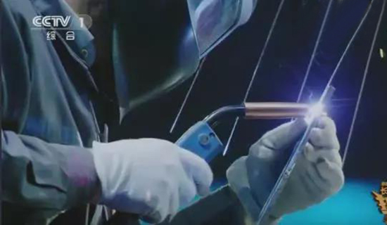 【CRI看吉林（標題+摘要）】【移動版（輪播）】《挑戰不可能》：鋼針吊汽車 “焊”將李萬君