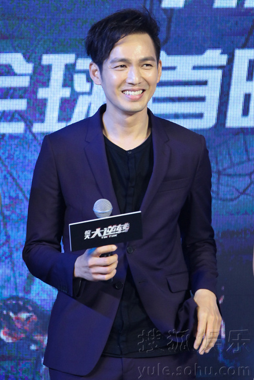 鐘漢良發佈會撒嬌求安慰 李政宰：你活該啊！