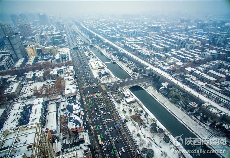 1月27日，大雪再次讓古城西安變的銀裝素裹，城裏城外又有一番別樣的景色。記者 劉強攝_fororder_SXRB201801290754000066457948710