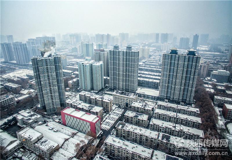 1月27日，大雪再次讓古城西安變的銀裝素裹，城裏城外又有一番別樣的景色。記者 劉強攝_fororder_SXRB201801290754000053002529411