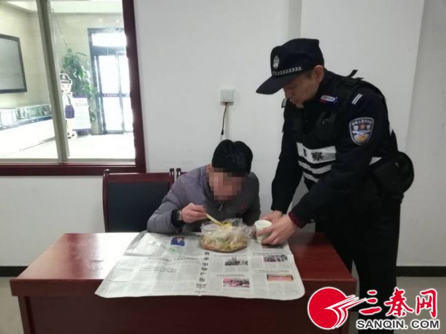 【民生】年輕小夥欲輕生 民警雪地裏幫他“撿”回一條命