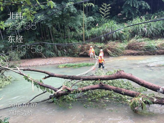 揭秘暴雨洪災中那些逆水而上的央企守護者