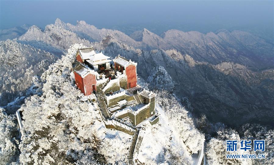 雪落武當