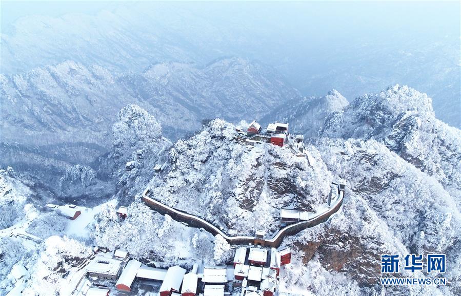 雪落武當
