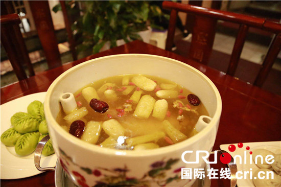 已過審【食在重慶 圖文】重慶南濱路一餐廳每天限量銷售雞湯【內容頁標題】重慶南濱路一餐廳每天限量銷售雞湯 團年訂餐要趕早