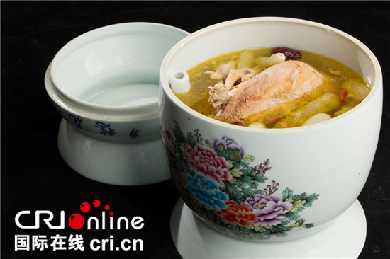已過審【食在重慶 圖文】重慶南濱路一餐廳每天限量銷售雞湯【內容頁標題】重慶南濱路一餐廳每天限量銷售雞湯 團年訂餐要趕早