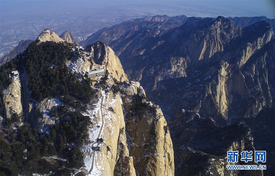 華山：淡粧濃抹總相宜