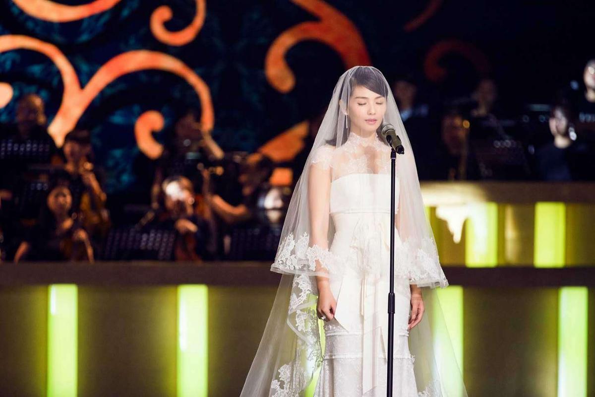 劉濤身披婚紗含淚深情演唱 王祖藍自嘆不如_娛樂_騰訊網