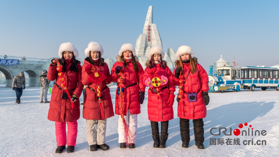 【媒體走基層 圖片報道】嚴寒中的堅守 “冰雪英雄”鑄就春晚視覺盛宴
