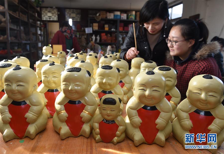 河北泊頭：泥塑福娃迎新春