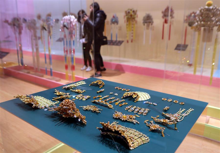 香港時代廣場將呈獻“金冠銀冕華麗緣”帽飾藝術展