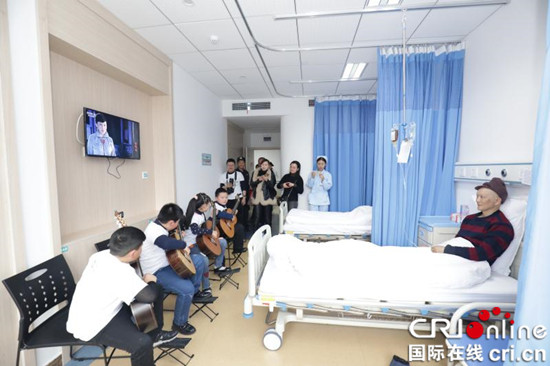 已過審【CRI專稿 圖文】重慶市腫瘤醫院把新春祝福送進病房 【內容頁面標題】世界癌症日 重慶市腫瘤醫院把新春祝福送進病房
