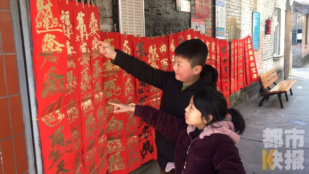 【焦點圖 顯示圖在稿件最下方+移動輪播圖 顯示圖在稿件最下方】創意十足！ 18個狗字寫出狗年創意春聯