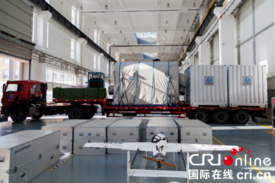 圖片默認標題_fororder_運輸”吉林一號“視頻07、08星車輛從酒泉衛星發射基地返回。攝影-吳慶年