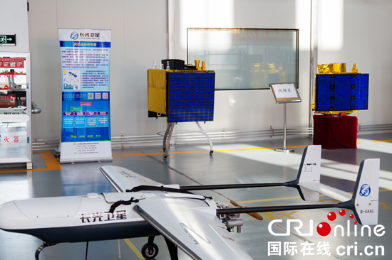 圖片默認標題_fororder_車間內擺放的視頻星模型。攝影-吳慶年