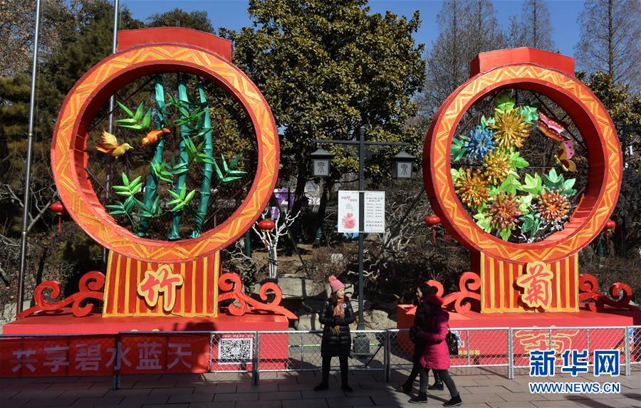 濟南：佈置花燈迎新年
