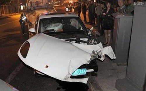 任性女子與男友吵架連撞六車 男友代其賠38萬