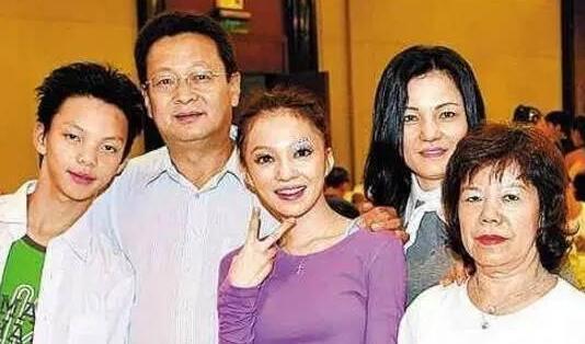 匆匆十三年，海豚灣的戀人今夕命運大不同_娛樂_騰訊網