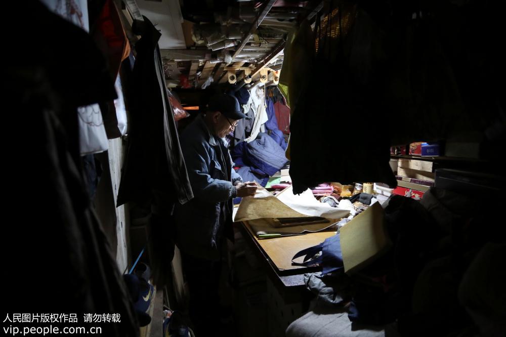 青島：讓古代版畫“復活”的非遺傳承人高文舉