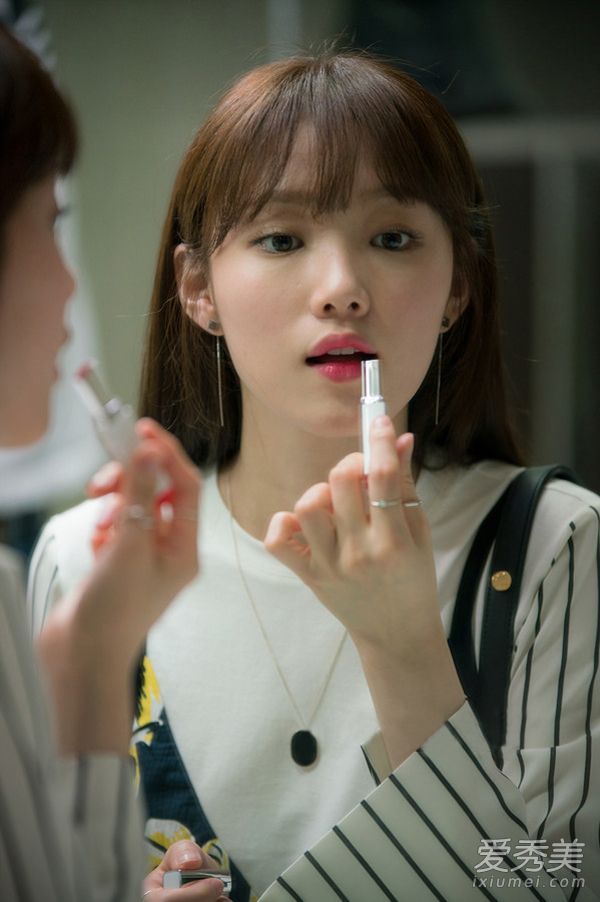 女二紅過女一？李聖經金智媛告訴你美麗秘訣！