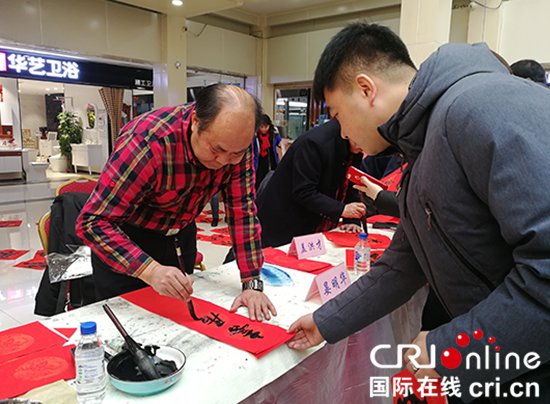圖片默認標題_fororder_550“長春歐亞文藝空間秀場”建成啟動儀式現場的民俗文化活動。