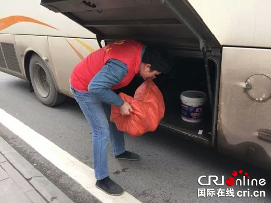 已過審【新春走基層專題　要聞標題摘要】【網絡媒體走轉改】有家有愛有溫暖 江津陽光社工中心攜志願者助力春運【區縣聯動】【江津】有愛有溫暖 江津陽光社工中心攜志願者助力春運【區縣聯動二級頁面】江津陽光社工中心攜志願者助力春運