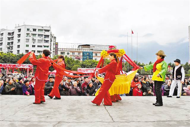 假日第五天 重慶都市旅遊和古鎮旅遊人氣旺