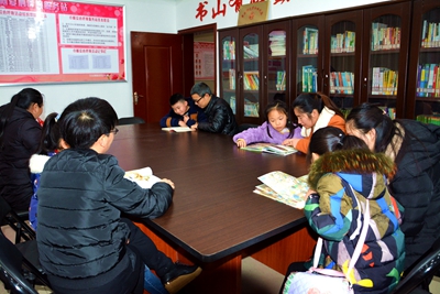 【區縣聯動】【萬盛】【區縣聯動　列表】萬盛萬東鎮：開展親子閱讀活動受歡迎