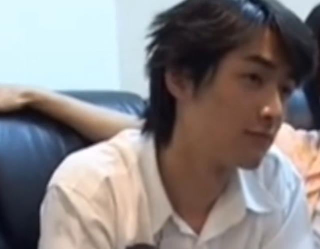 胡歌袁弘舊照曝光 袁弘撞臉朱孝天