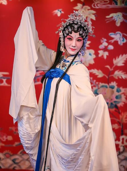 61歲趙雅芝再演繹白娘子 與謝娜版小青交相輝映_娛樂_騰訊網