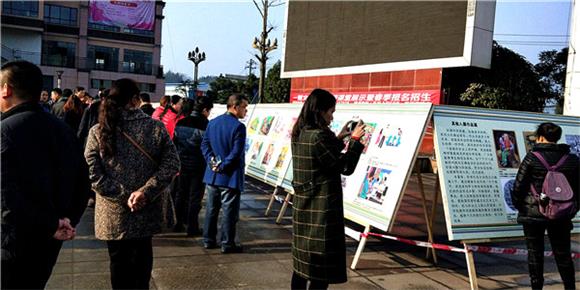 【區縣聯動】【綦江】綦江區委：舉辦家風家訓展 引領群眾廉潔齊家【區縣聯動列表】綦江區委舉辦家風家訓展