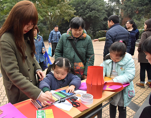 【區縣聯動】【大渡口】大渡口：遊園項目趣味兒足 居民歡樂鬧元宵【區縣聯動　列表】大渡口：遊園項目趣味兒足