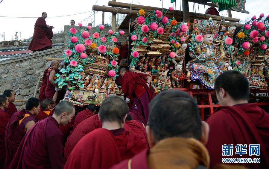 酥油花“綻放”塔爾寺