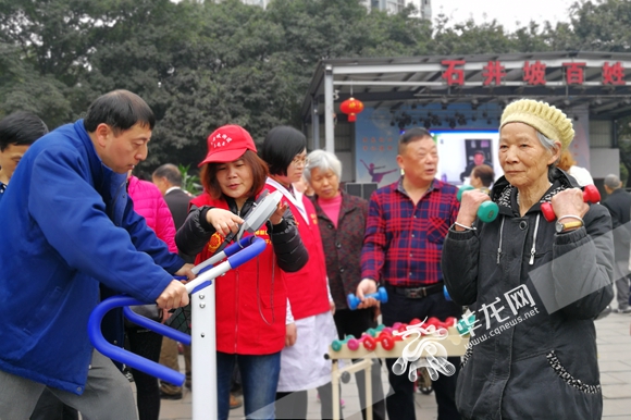 【區縣聯動】【沙坪壩】【區縣聯動 列表】沙坪壩石井坡開展全民學雷鋒志願服務