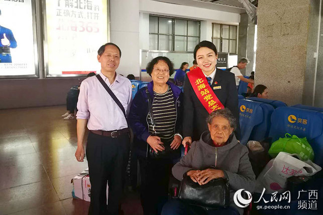 【焦點圖】【八桂大地-北海】北海火車站開展黨員突擊隊義務獻工活動 【焦點圖】【八桂大地-北海】北海火車站開展黨員突擊隊義務獻工活動