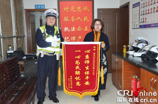 【法制安全】北碚交巡警：一心為民解憂患 心繫師生保平安