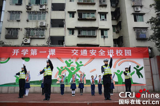 已過審【法制安全】開學第一課 江津警方送安全送服務進校園