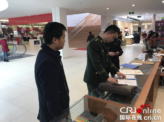 已過審【法制安全】大足消防聯合派出所突擊檢查商場市場安全