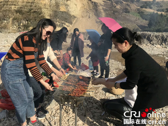 【區縣聯動】【奉節】慶三八節 奉節消防組織開展踏青活動