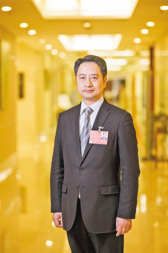 網信辦要求轉發【頭條下文字】【領導幹部立政德 就要明大德、守公德、嚴私德】