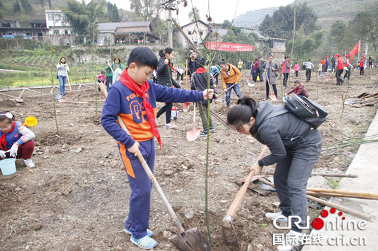 【區縣聯動】【萬盛】萬盛關工委開展青少年植樹護綠教育實踐親子活動【區縣聯動 列表】萬盛關工委開展青少年植樹護綠親子活動