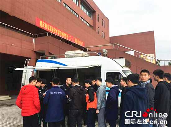 【法制安全】璧山交巡警全面落實服務學校29條措施【內容頁標題】璧山交巡警全面落實服務學校29條措施 為校園撐起“安全傘”