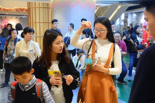 【焦點圖、旅遊文體】廣西首家文創藝術街區——蓮藕文創藝術街區開市 【焦點圖、旅遊文體】廣西首家文創藝術街區——蓮藕文創藝術街區開市