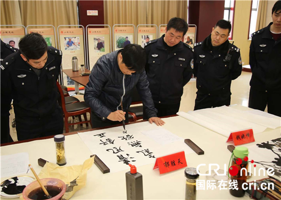 (供稿 文體列表 三吳大地泰州 移動版)泰州姜堰舉辦“正氣著丹青”書畫進警營活動 (供稿 文體列表 三吳大地泰州 移動版)泰州姜堰舉辦“正氣著丹青”書畫進警營活動