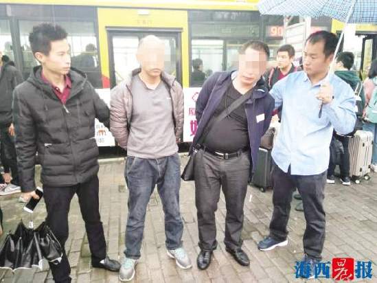 【法治 主推】【滾動新聞】【地市 廈門】（摘要：作案不到3小時，老扒手就落網……這些老扒手經驗再豐富，也逃不脫廈門市公安局公共交通分局刑偵大隊的抓捕。近日，公共交通分局對外通報這些案件。）老扒手經驗再豐富 仍逃不脫廈門民警抓捕