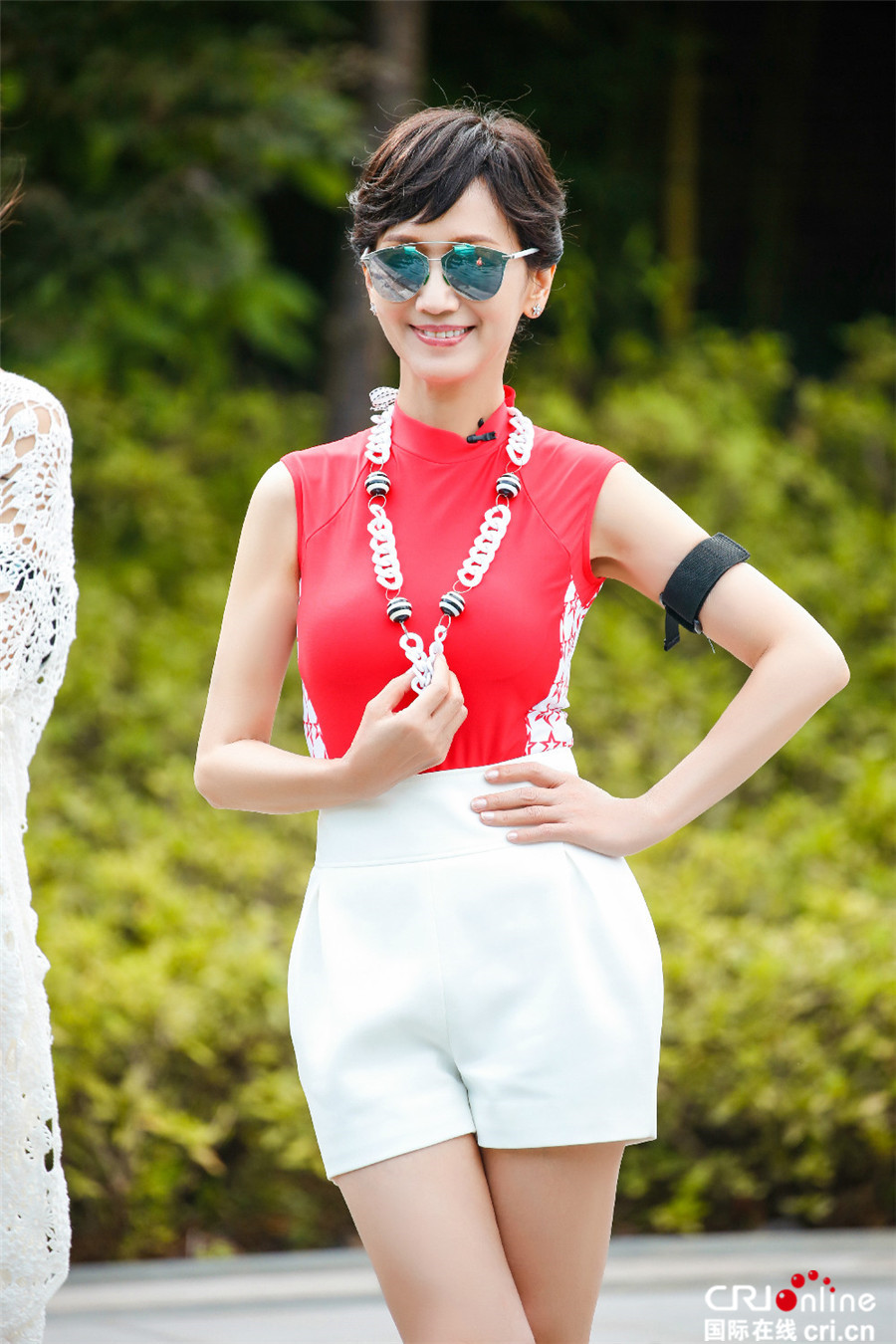 《我們來了》劉嘉玲趙雅芝相擁入水 宛如出水芙蓉