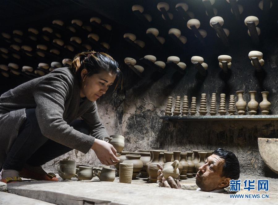 喀什土陶守望者：解不開的泥巴情緣