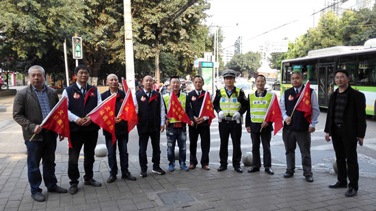 【區縣聯動】【巴南】巴南警方聯合駕駛員開展交通安全教育活動【區縣聯動 列表】巴南警方開展交通安全教育活動