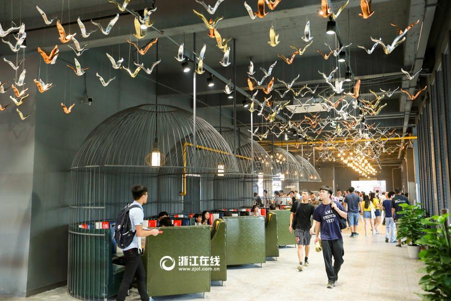 別人家的食堂已上線 杭州一大學食堂顏值爆表